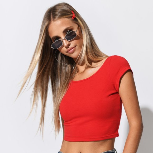TOBI Short And Scoop Red Crop Top - Picture 3 of 3